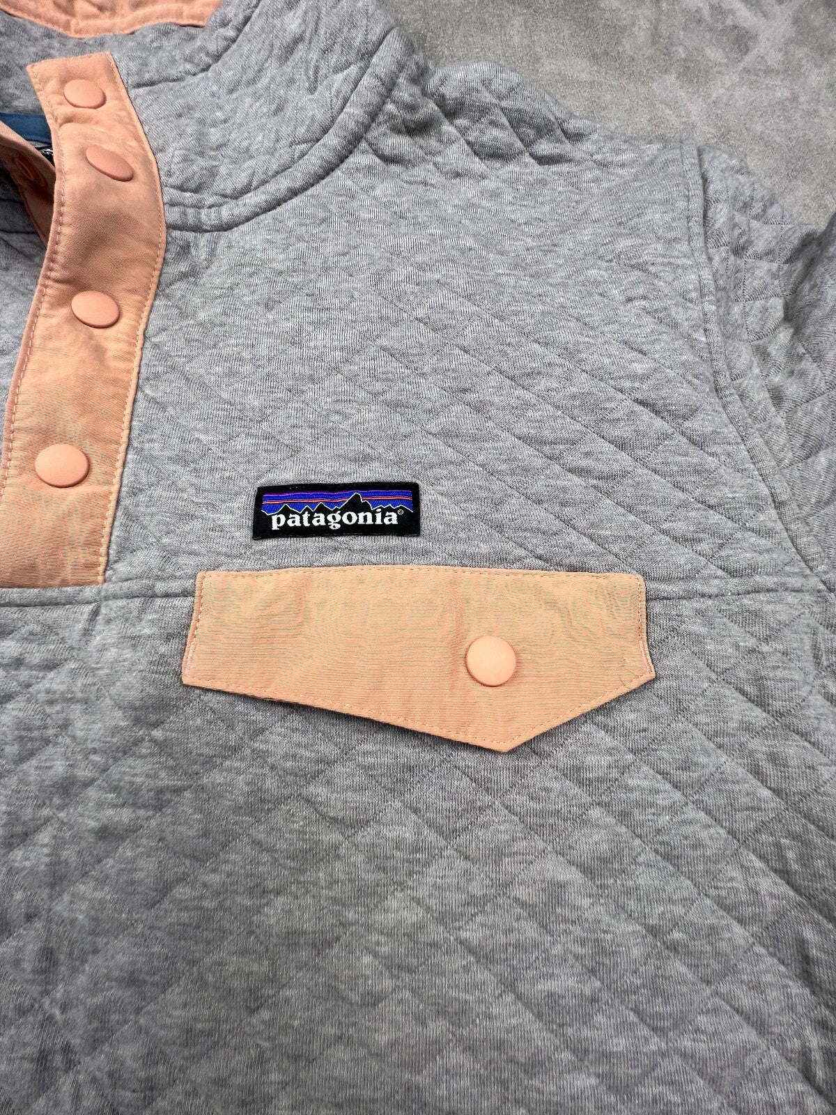 Patagonia Women's Organic Cotton Quilt Gray Peach Large