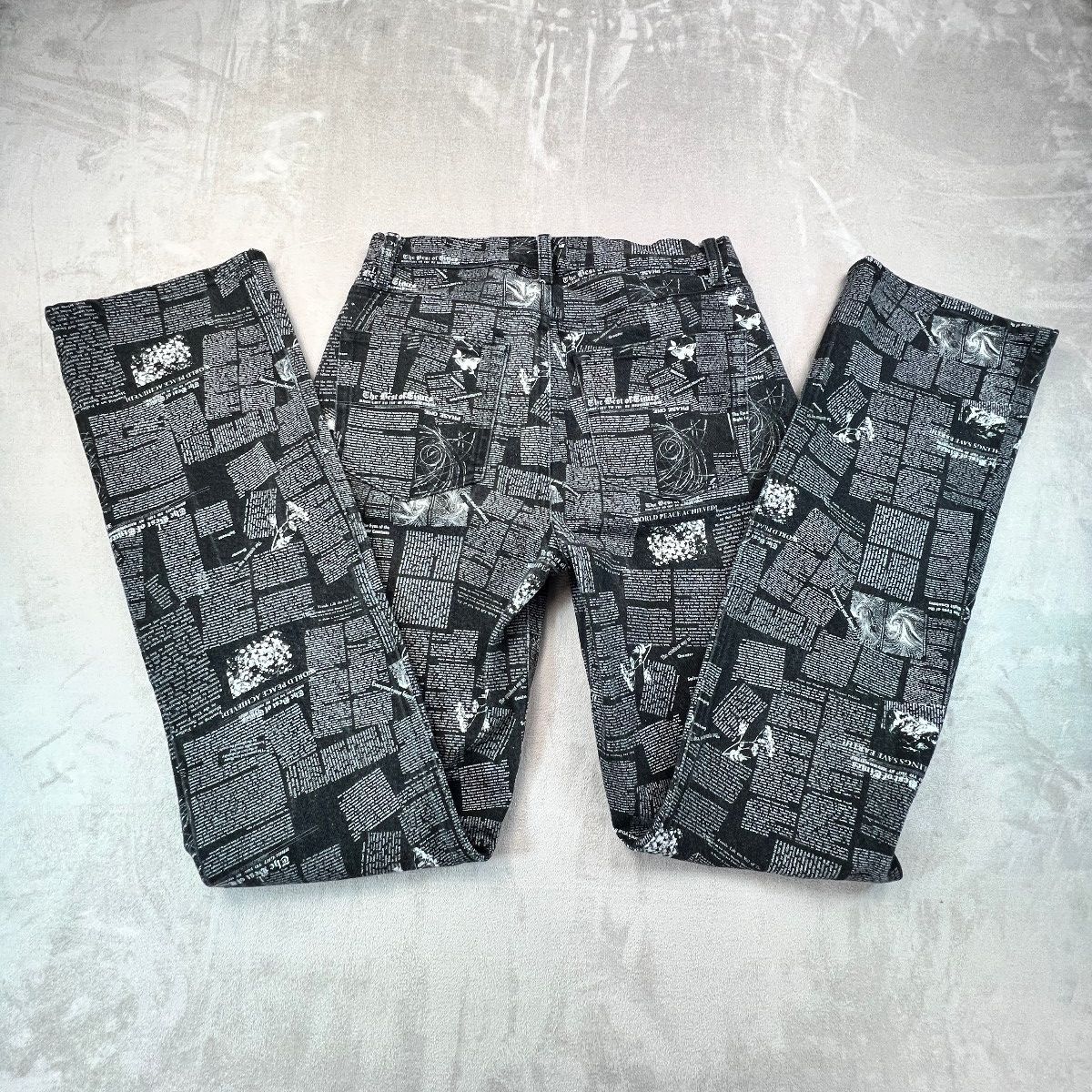 Reformation Peyton Zine Jeans 27 Black Newsprint High Rise Bootcut Graphic Rare