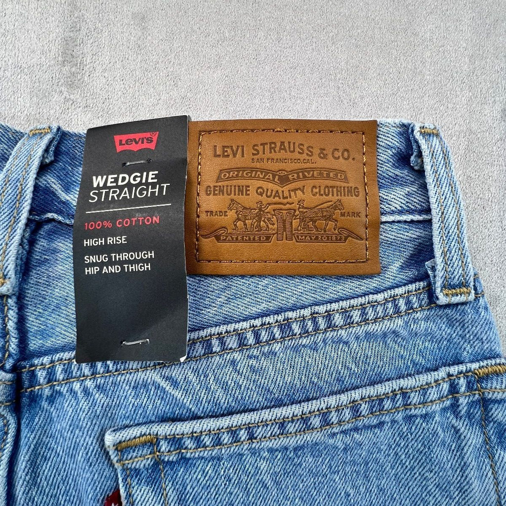 Levi’s Wedgie Straight Jeans Women’s 23 Light Wash High Rise Raw Hem NWT