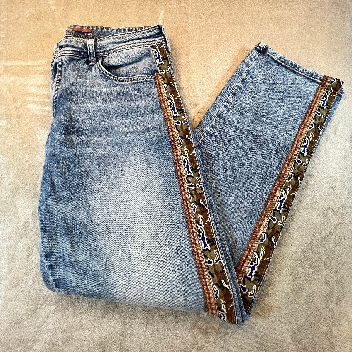 Anthropologie Pilcro Boyfriend Jeans 29 Camo Side Stripe Mid Rise Denim