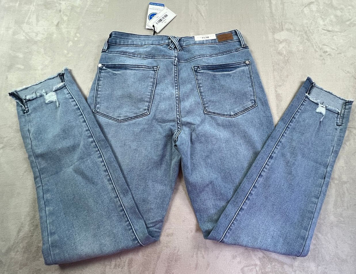 Judy Blue Summer Blues Jeans 11/30 Mid Rise Relaxed Raw Hem Sorbtek NWT