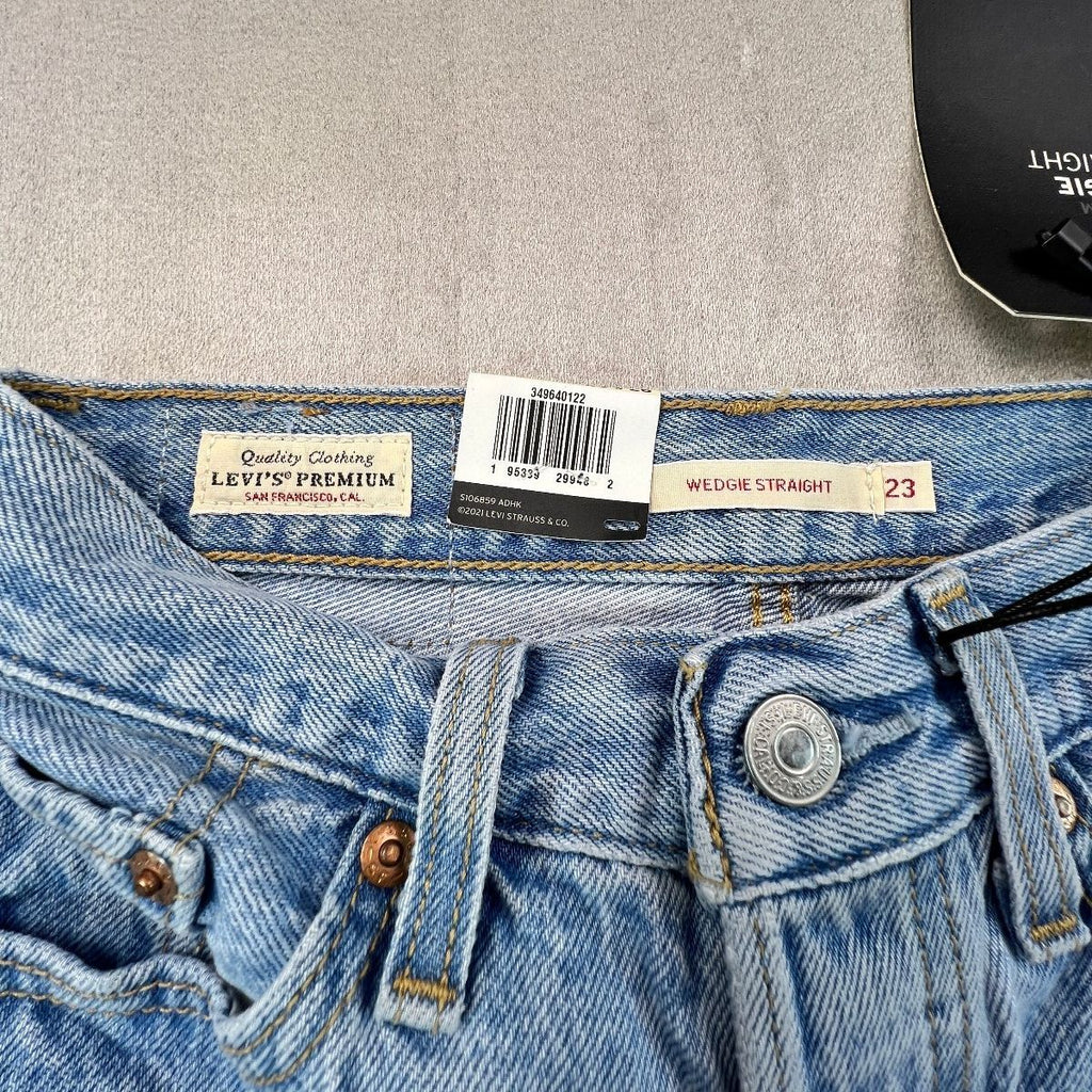 Levi’s Wedgie Straight Jeans Women’s 23 Light Wash High Rise Raw Hem NWT