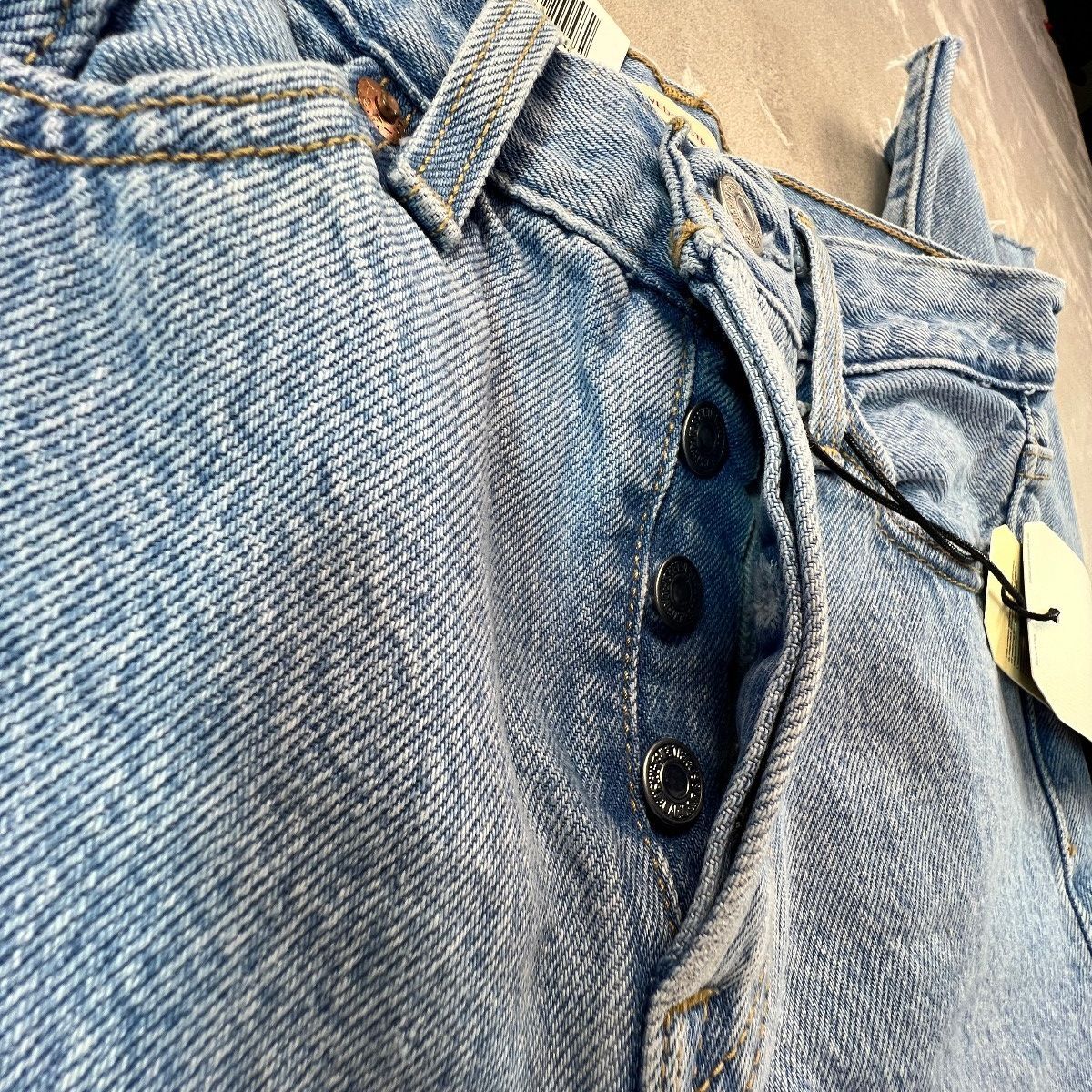 Levi’s Wedgie Straight Jeans Women’s 23 Light Wash High Rise Raw Hem NWT