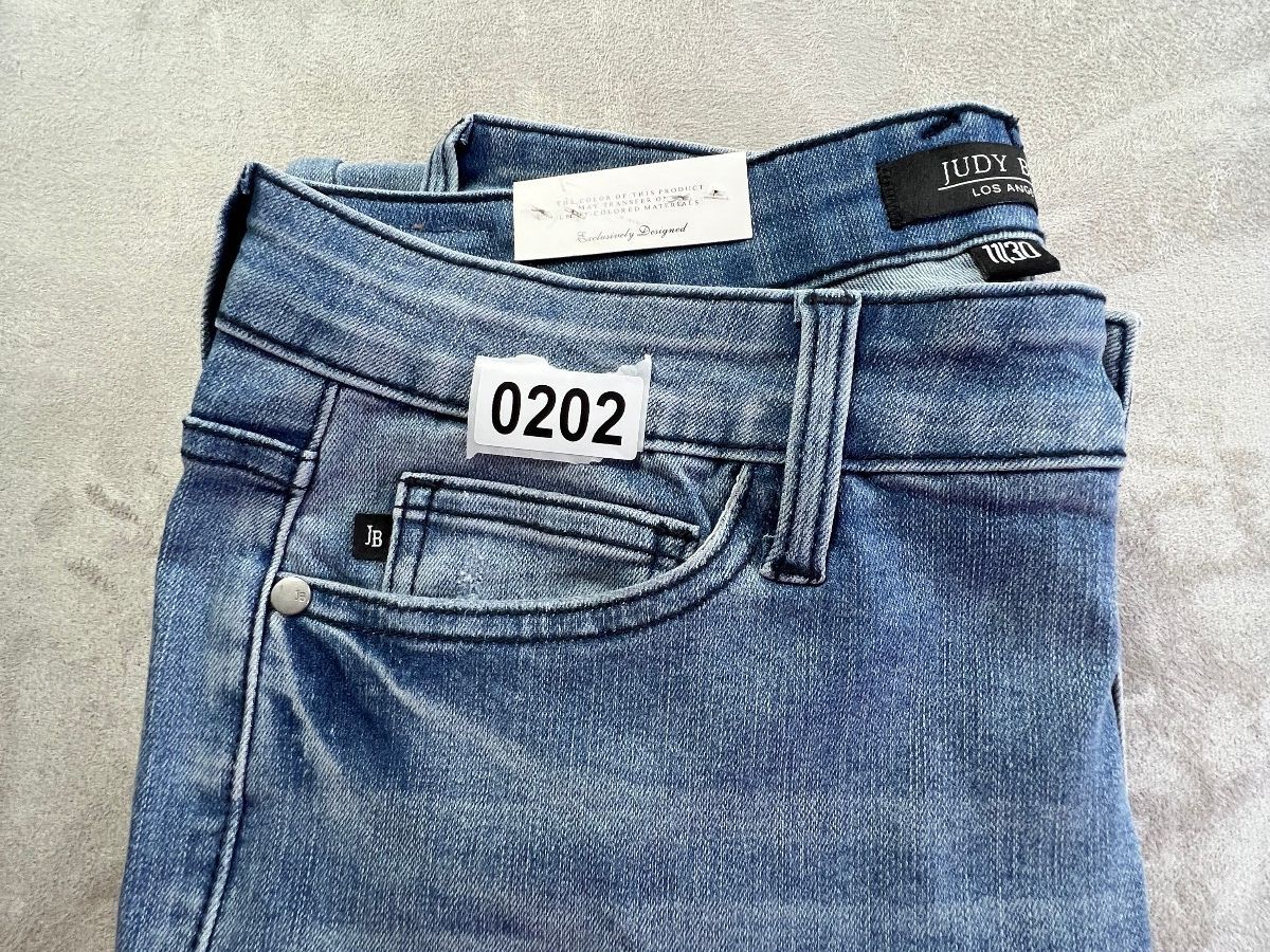 Judy Blue Summer Blues Jeans 11/30 Mid Rise Relaxed Raw Hem Sorbtek NWT