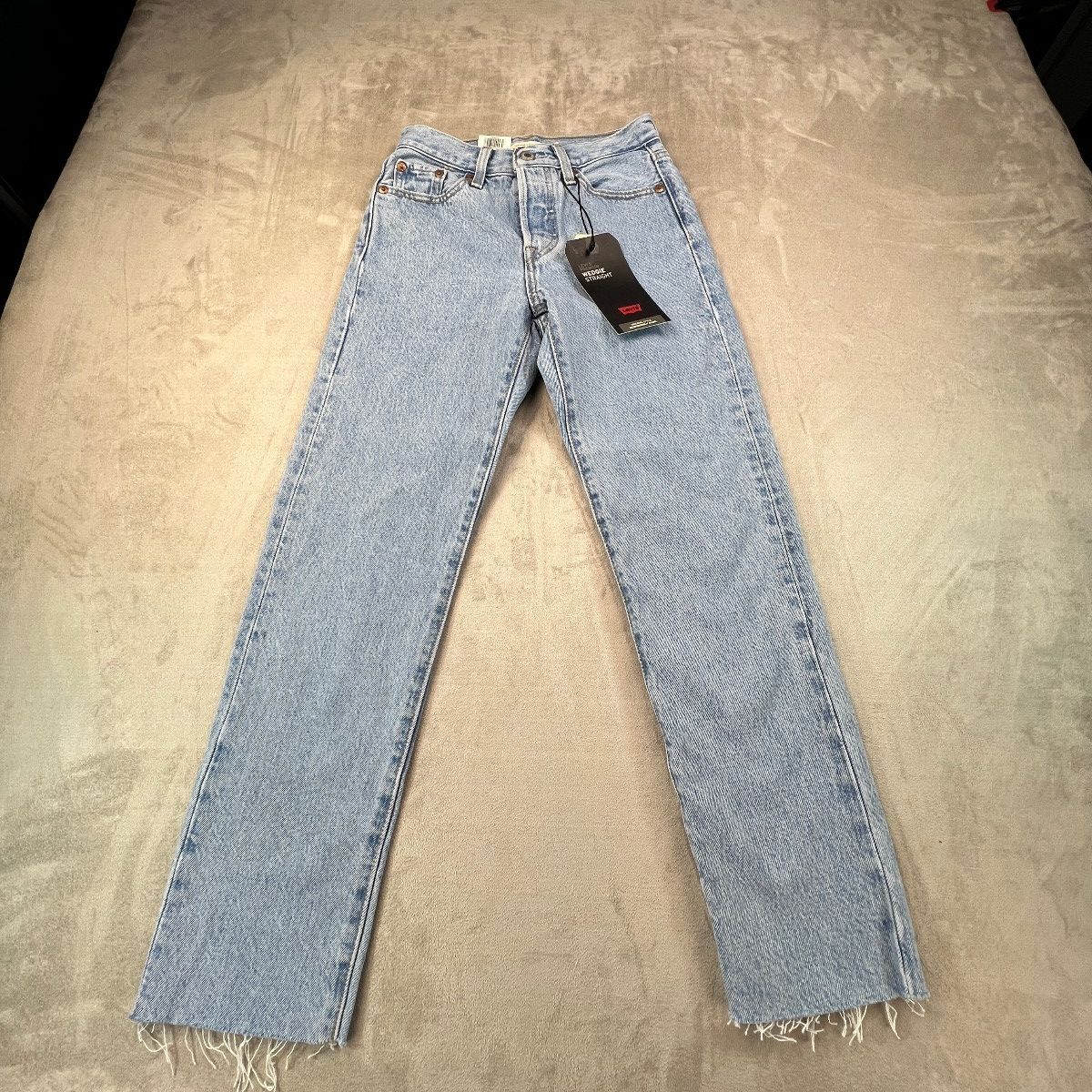 Levi’s Wedgie Straight Jeans Women’s 23 Light Wash High Rise Raw Hem NWT
