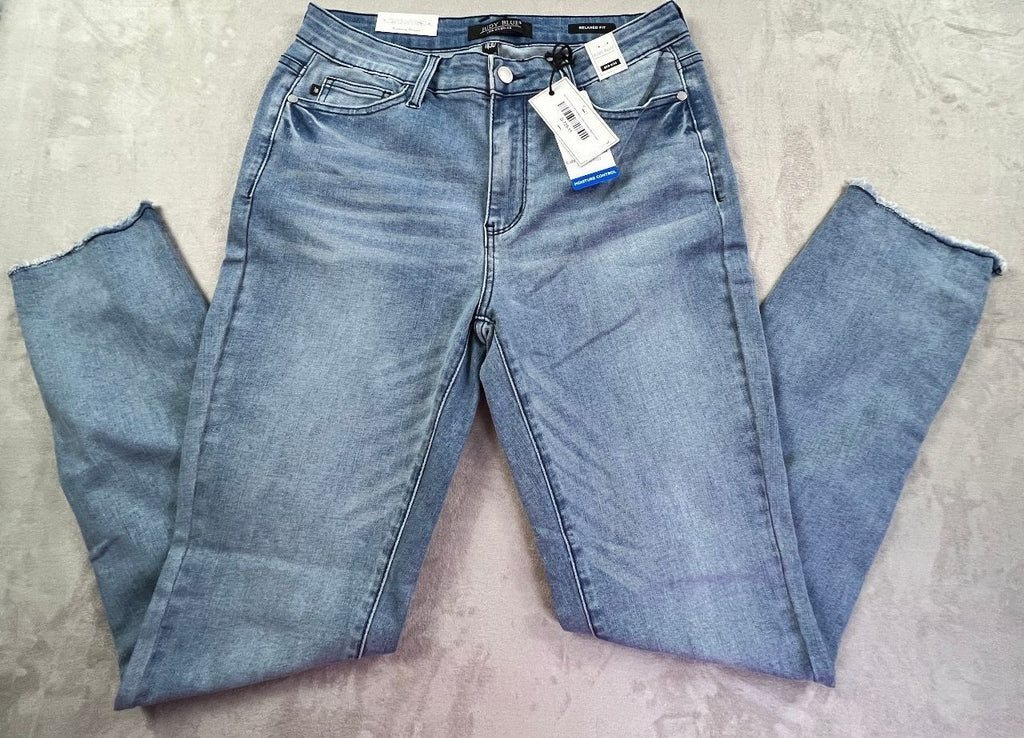 Judy Blue Summer Blues Jeans 11/30 Mid Rise Relaxed Raw Hem Sorbtek NWT